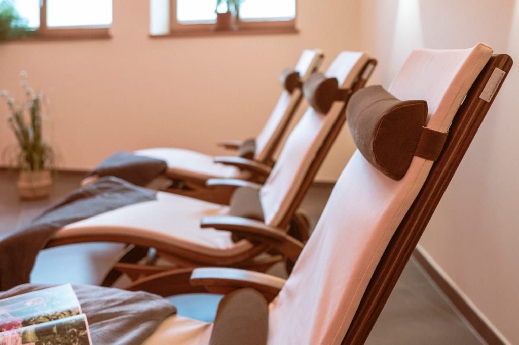 Entspannungsliegen im Wellnessbereich Hotel Bachschmied