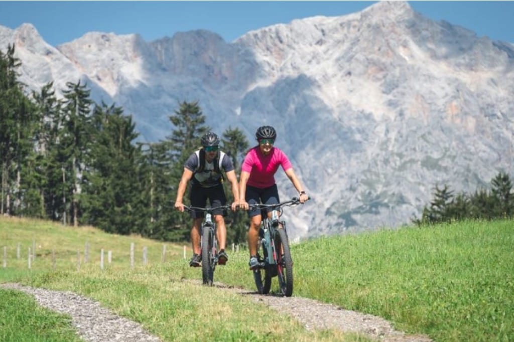 Radfahrer auf einer Tour am Hochkönig