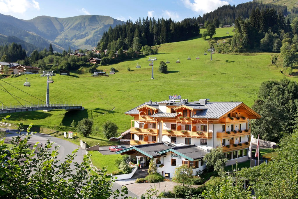 Hotel Bachschmied in Top-Lage direkt an der Bergbahn in Maria Alm in der Wanderregion Hochkönig